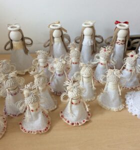 Rękodzieło świąteczne – anioły dla Seniorów