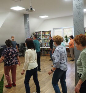 Taniec nie zna wieku – kurs tańca dla seniorów pełen energii i radości