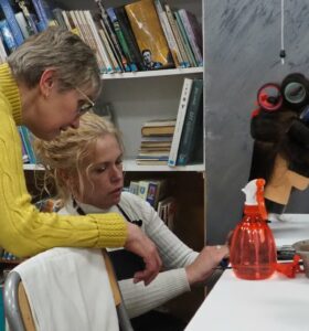 Piękno w każdym wieku – warsztaty fryzjerskie dla seniorów