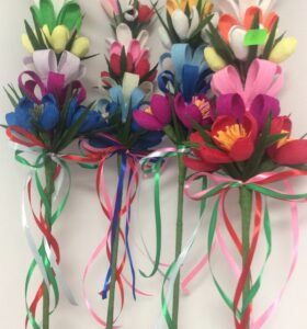 „Wielkanocne palmy i nie tylko – rękodzieło z sercem” – warsztaty w Klubie Seniora w Mystkowie